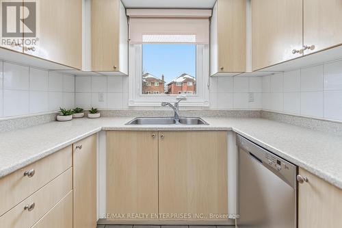 407 Wendron Crescent, Mississauga, ON - Indoor Photo Showing Kitchen With Double Sink