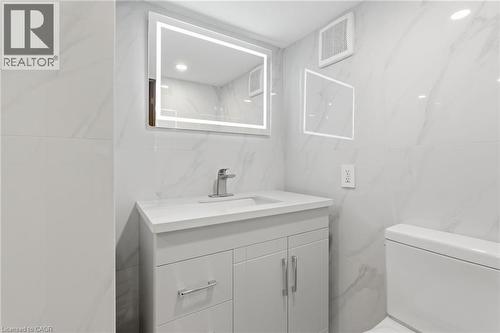 53 Livingston Avenue, Grimsby, ON - Indoor Photo Showing Bathroom