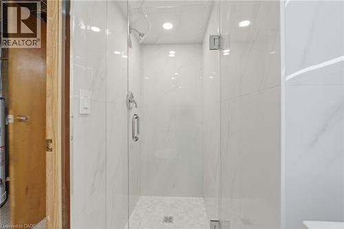 53 Livingston Avenue, Grimsby, ON - Indoor Photo Showing Bathroom