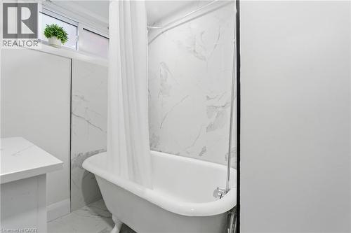 53 Livingston Avenue, Grimsby, ON - Indoor Photo Showing Bathroom
