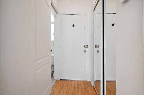 Hall - 2-2172 Rue Gauthier, Montréal (Le Plateau-Mont-Royal), QC 