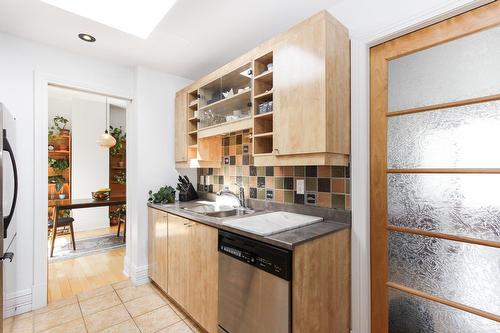 Kitchen - 606-2038 Rue De Bullion, Montréal (Ville-Marie), QC - Indoor Photo Showing Kitchen With Double Sink