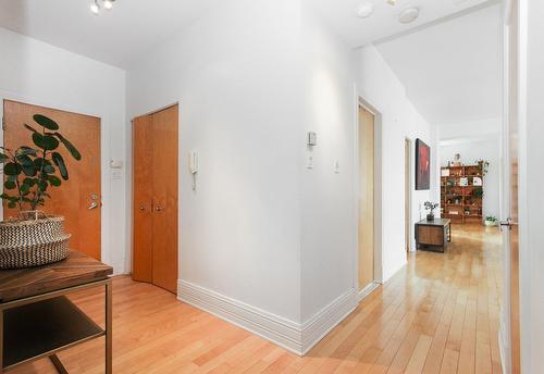 Hall - 606-2038 Rue De Bullion, Montréal (Ville-Marie), QC - Indoor Photo Showing Other Room