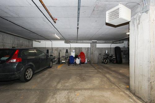 Garage - 606-2038 Rue De Bullion, Montréal (Ville-Marie), QC - Indoor Photo Showing Garage
