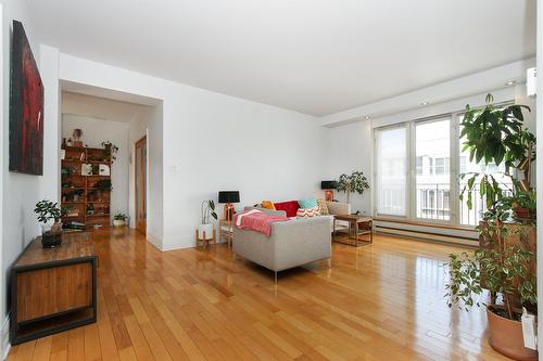Living room - 606-2038 Rue De Bullion, Montréal (Ville-Marie), QC - Indoor Photo Showing Other Room
