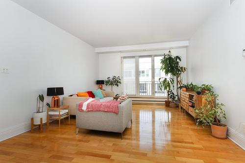 Living room - 606-2038 Rue De Bullion, Montréal (Ville-Marie), QC - Indoor