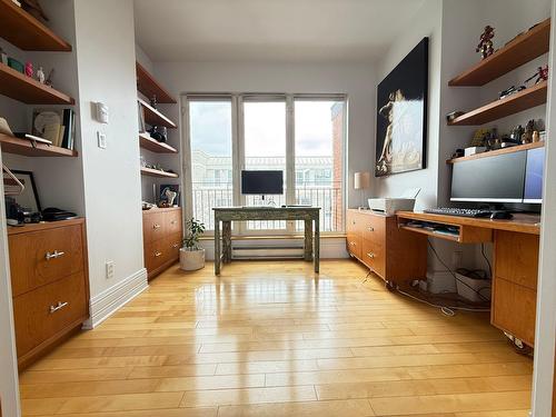 Office - 606-2038 Rue De Bullion, Montréal (Ville-Marie), QC - Indoor Photo Showing Office