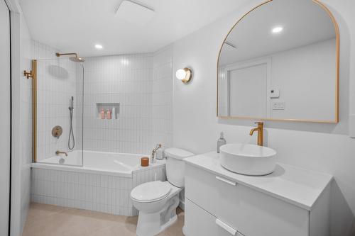 Bathroom - 1391 Rue Lajoie, Longueuil (Le Vieux-Longueuil), QC - Indoor Photo Showing Bathroom