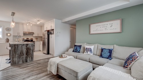 Salon - 469 Rue Daigneault, Saint-Amable, QC - Indoor