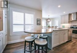 Professionally designed & installed kitchen!!! - 