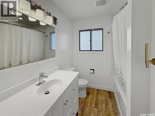 640 Vance Avenue Ne, Swift Current, SK - Indoor Photo Showing Bathroom