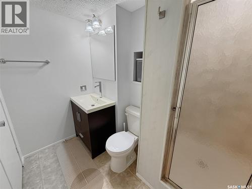 640 Vance Avenue Ne, Swift Current, SK - Indoor Photo Showing Bathroom