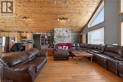 1654 Mcdowell Road E, Simcoe, ON - Indoor Photo Showing Living Room