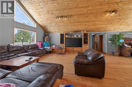 1654 Mcdowell Road E, Simcoe, ON - Indoor Photo Showing Living Room
