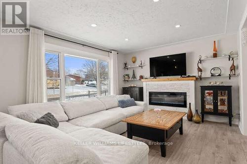 23 Stormont Drive, London South (South T), ON - Indoor Photo Showing Living Room With Fireplace