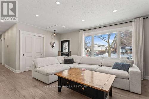 23 Stormont Drive, London South (South T), ON - Indoor Photo Showing Living Room