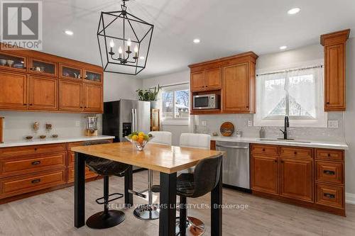 23 Stormont Drive, London South (South T), ON - Indoor Photo Showing Kitchen