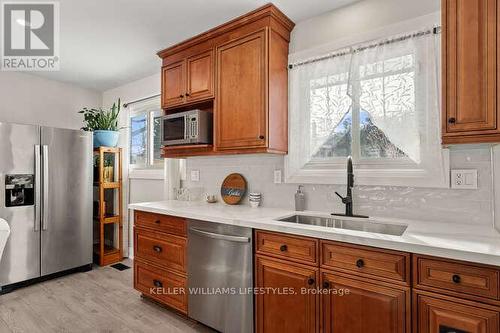 23 Stormont Drive, London South (South T), ON - Indoor Photo Showing Kitchen