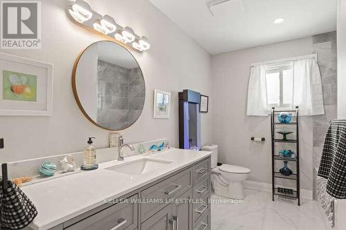 23 Stormont Drive, London South (South T), ON - Indoor Photo Showing Bathroom
