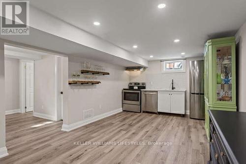 23 Stormont Drive, London South (South T), ON - Indoor