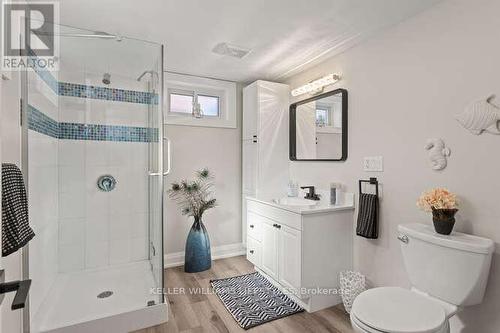 23 Stormont Drive, London South (South T), ON - Indoor Photo Showing Bathroom