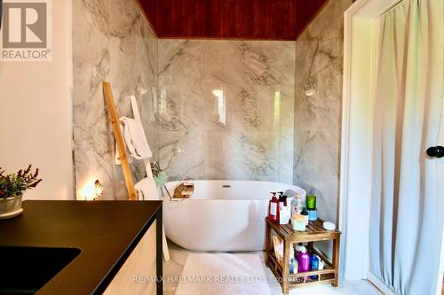 34 River Street, Toronto, ON - Indoor