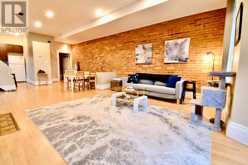 34 River Street, Toronto, ON - Indoor Photo Showing Living Room
