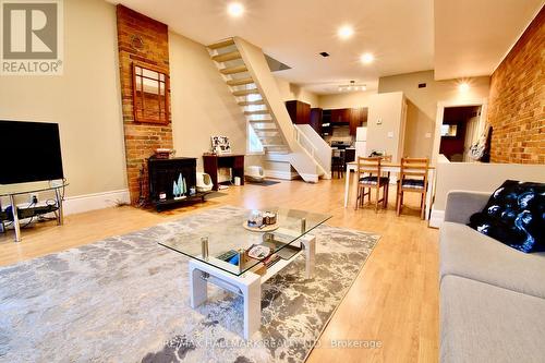34 River Street, Toronto, ON - Indoor Photo Showing Living Room