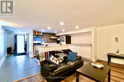 34 River Street, Toronto, ON - Indoor Photo Showing Living Room