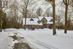 27 TIMBERLANE COURT  Clarington, ON L1E 2H1