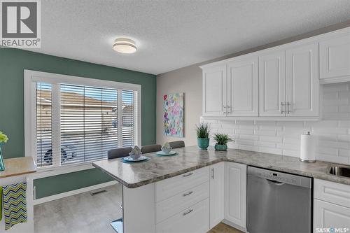 72 Kensington Crescent, Regina, SK - Indoor Photo Showing Kitchen