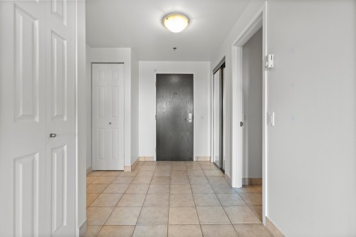 Hall d'entrée/Vestibule - 717-18 Ch. Du Bord-Du-Lac-Lakeshore, Pointe-Claire, QC - Indoor Photo Showing Other Room