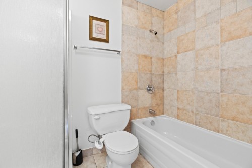 Salle de bains - 717-18 Ch. Du Bord-Du-Lac-Lakeshore, Pointe-Claire, QC - Indoor Photo Showing Bathroom