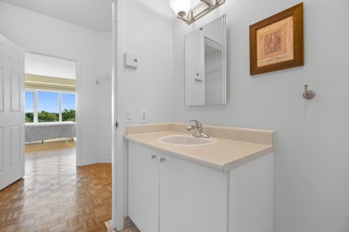 Salle de bains - 717-18 Ch. Du Bord-Du-Lac-Lakeshore, Pointe-Claire, QC - Indoor Photo Showing Bathroom