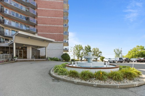 Entrée extérieure - 717-18 Ch. Du Bord-Du-Lac-Lakeshore, Pointe-Claire, QC - Outdoor With Balcony