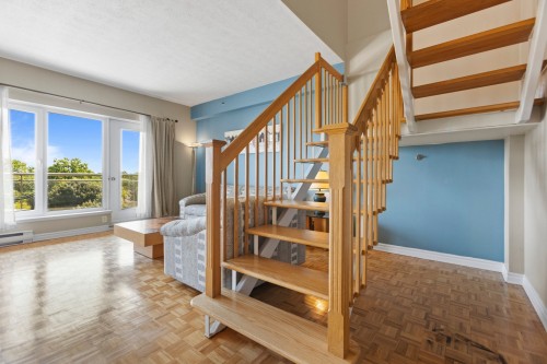 Salon - 717-18 Ch. Du Bord-Du-Lac-Lakeshore, Pointe-Claire, QC - Indoor Photo Showing Other Room