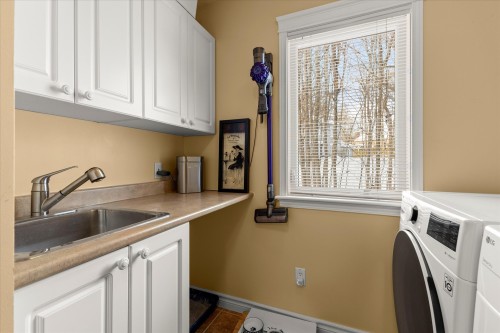 Salle de lavage - 12  - 16 Rue Appleglen, Hudson, QC - Indoor Photo Showing Laundry Room