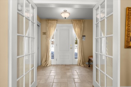 Entrée extérieure - 12  - 16 Rue Appleglen, Hudson, QC - Indoor Photo Showing Other Room