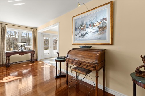 Salon - 12  - 16 Rue Appleglen, Hudson, QC - Indoor