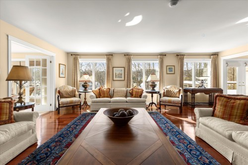 Salon - 12  - 16 Rue Appleglen, Hudson, QC - Indoor Photo Showing Living Room