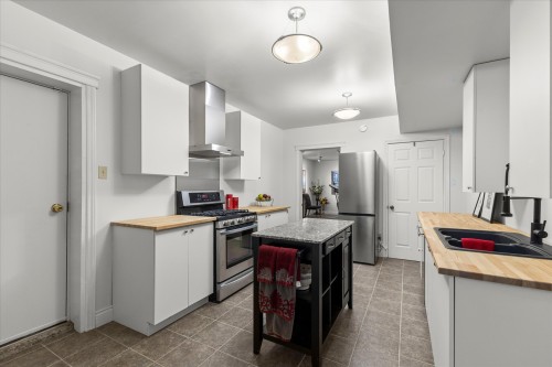 Cuisine - 12  - 16 Rue Appleglen, Hudson, QC - Indoor Photo Showing Kitchen With Double Sink