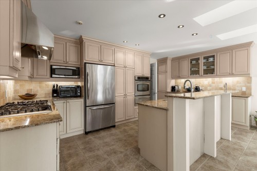 Cuisine - 12  - 16 Rue Appleglen, Hudson, QC - Indoor Photo Showing Kitchen With Upgraded Kitchen