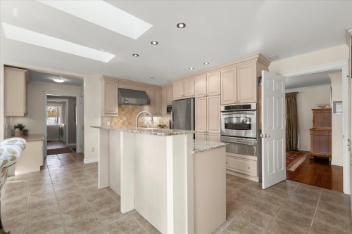 Cuisine - 12  - 16 Rue Appleglen, Hudson, QC - Indoor Photo Showing Kitchen With Upgraded Kitchen