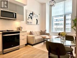 214 - 50 DUNFIELD AVENUE  Toronto, ON M4S 0E4