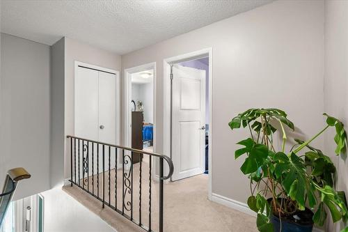 39 Erlandson Drive, Winnipeg, MB - Indoor Photo Showing Other Room