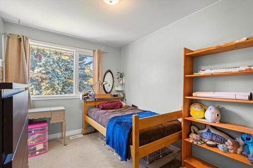 39 Erlandson Drive, Winnipeg, MB - Indoor Photo Showing Bedroom