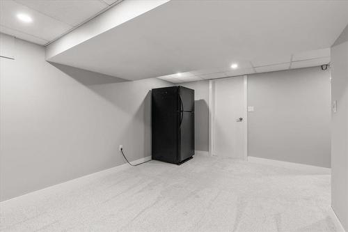 39 Erlandson Drive, Winnipeg, MB - Indoor Photo Showing Other Room