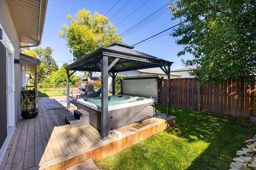 39 Erlandson Drive, Winnipeg, MB - Outdoor With Deck Patio Veranda With Exterior
