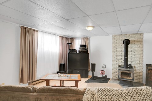 Salon - 202 Rue Des Pins, Prévost, QC - Indoor With Fireplace