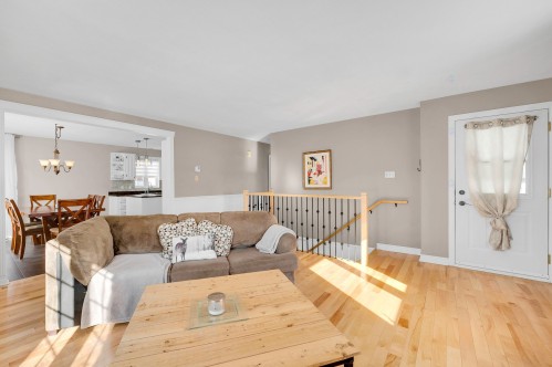 Salon - 202 Rue Des Pins, Prévost, QC - Indoor Photo Showing Living Room